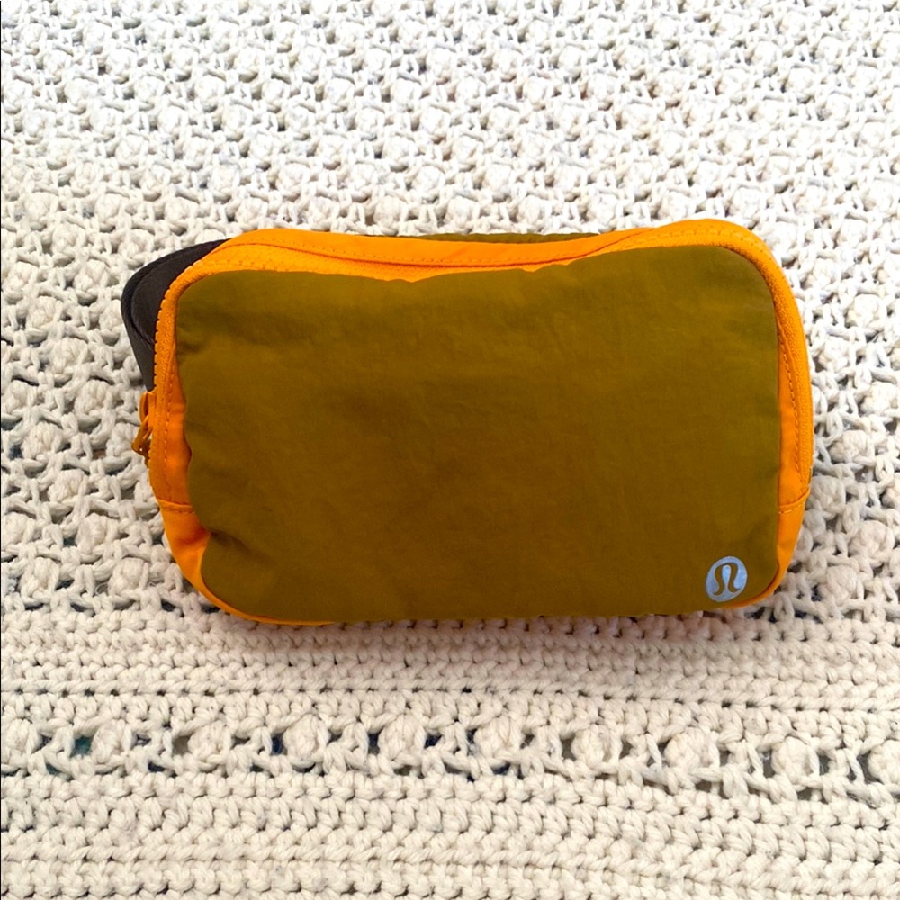 Lululemon everywhere waistpack 1L orange/burnt caramel. EUC